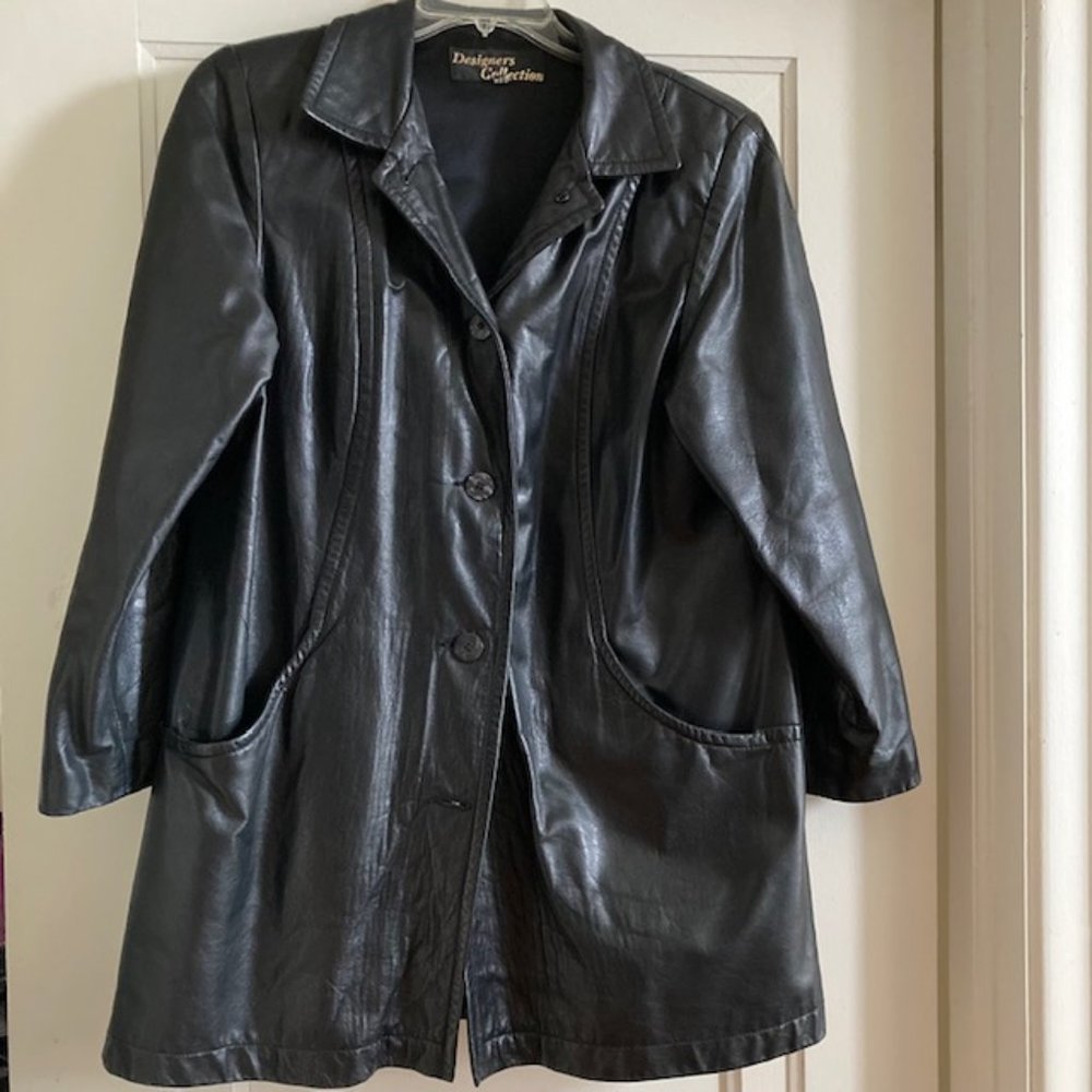 Ladies 3/4 length vintage black leather coat excellent.